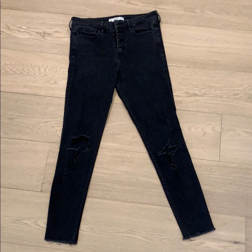 Black skinny jeans.